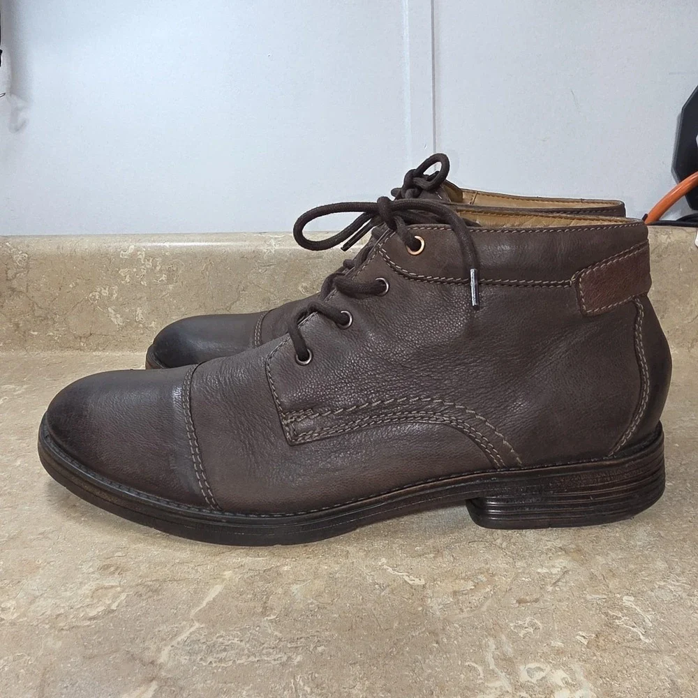 Clarks Chukka Boots Mens Size 11.5 Brown Leather Lace Up OrthoLite Casual‎